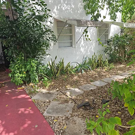 Stylish 3Br Home & Hottub Near Beaches & Downtown